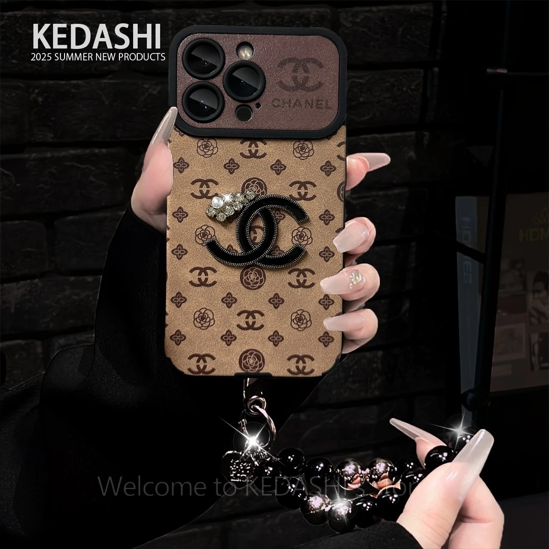 方格香香大视窗毛皮双C适用苹果16PROMAX华为VIVO/OPPO手链手机壳