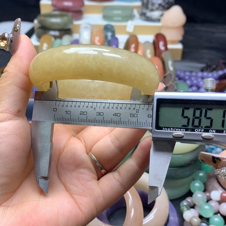 未镶嵌手镯石英质玉