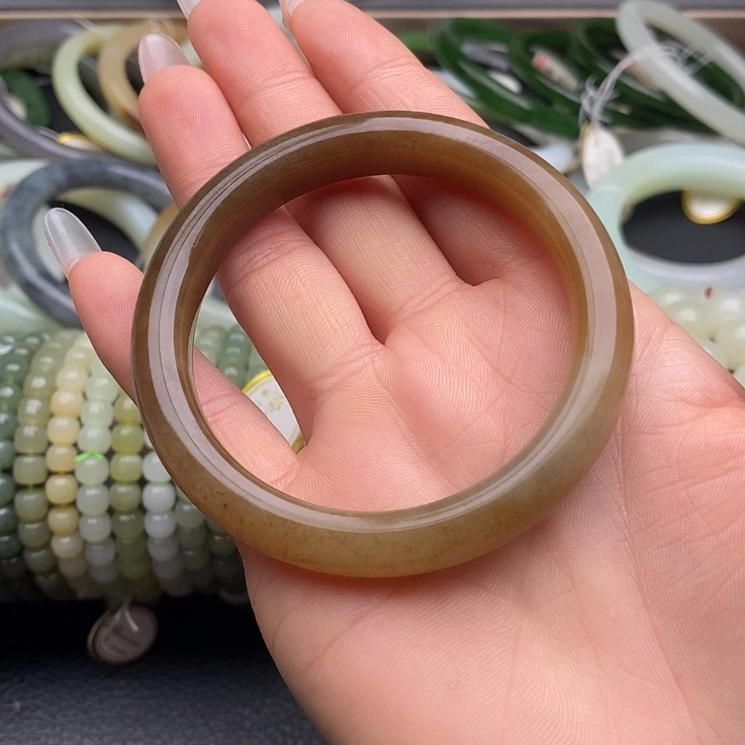 和田玉未镶嵌手镯