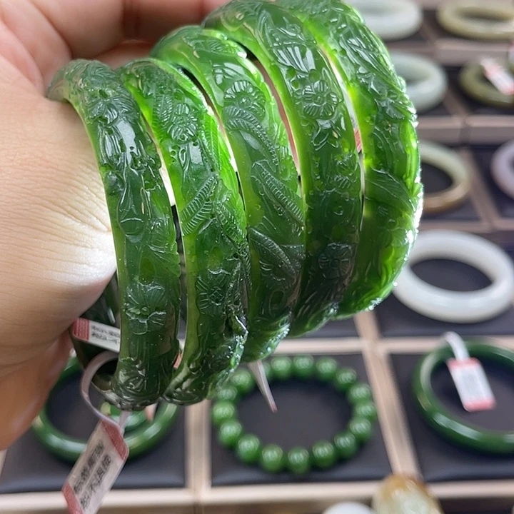 和田玉（碧玉）未镶嵌手镯（菠菜绿多样性发其一）