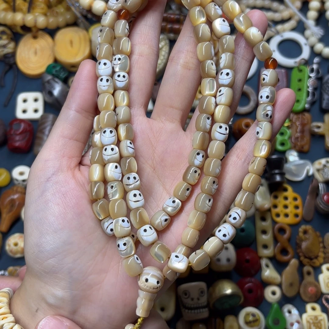 配饰和其他形式进行组合使用是