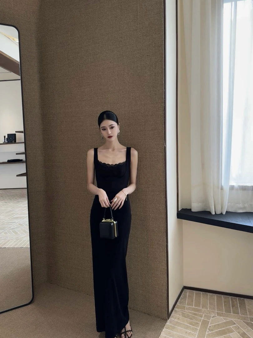HEYI【优雅永存】黑色蕾丝方领吊带连衣裙女显瘦修身包臀长裙