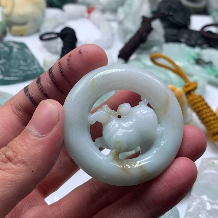 翡翠未镶嵌颈饰保真天然a货翡翠