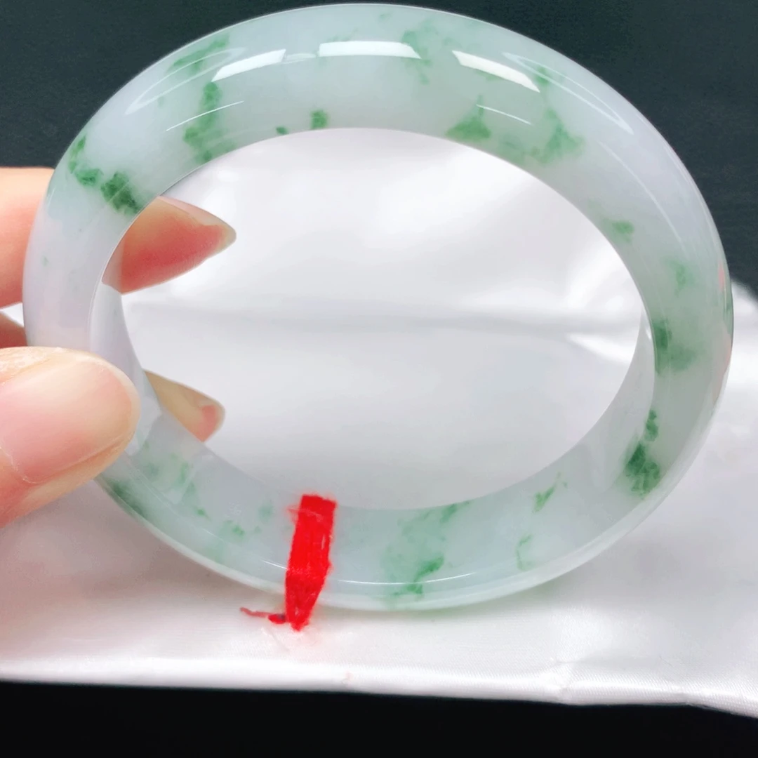 翡翠手镯未镶嵌56圈