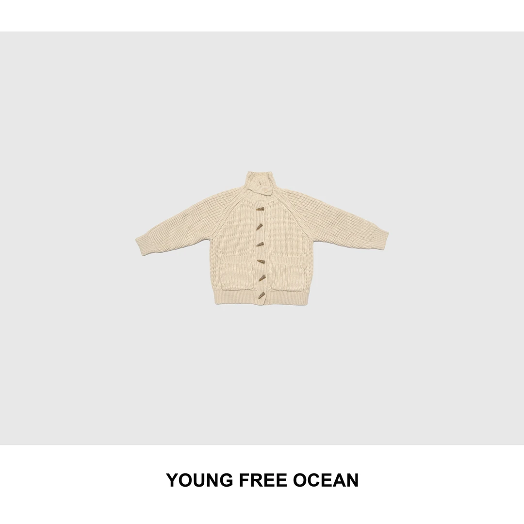 YOUNG FREE OCEAN2025秋冬款 立领牛角扣插肩大毛衣V9161
