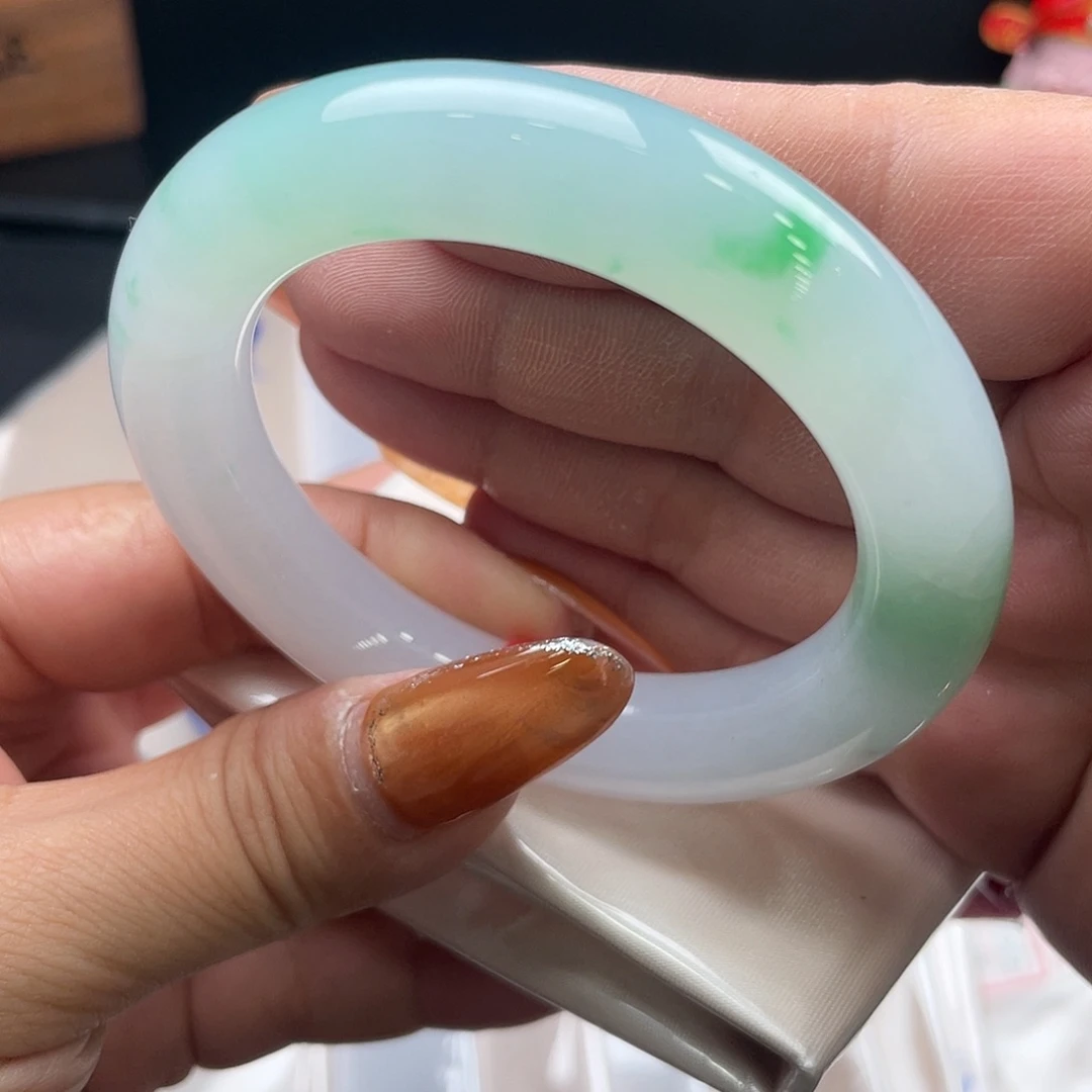 翡翠未镶嵌手镯52.7圆条