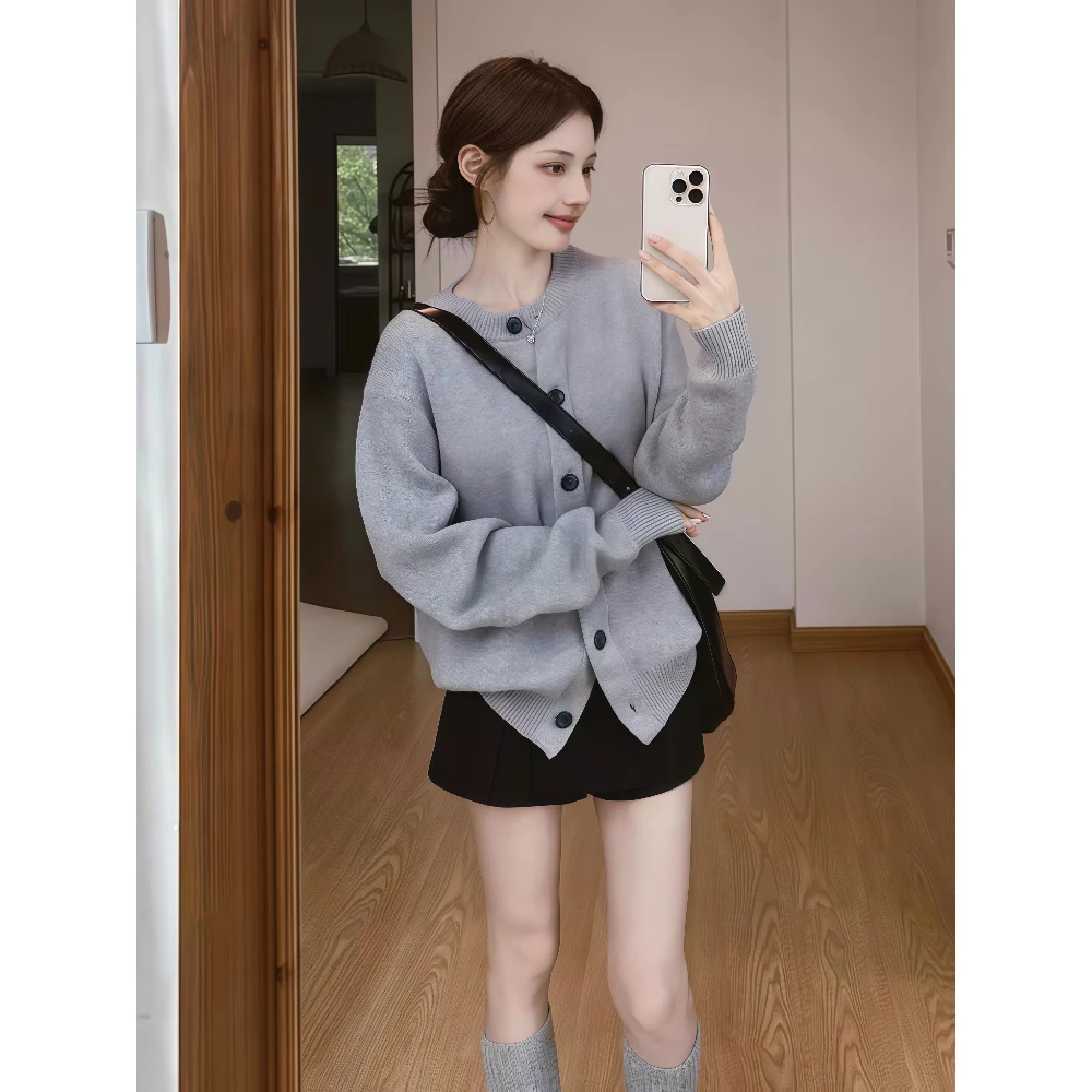 韩系穿搭一整套气质长袖灰色针织开衫女秋季短裤小个子洋气两件套