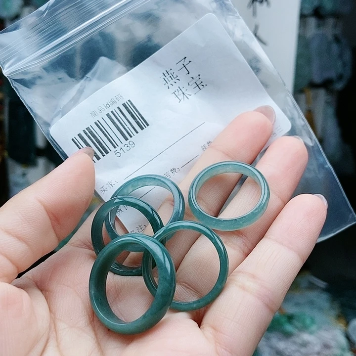 颈饰足铂镶嵌翡翠翡翠