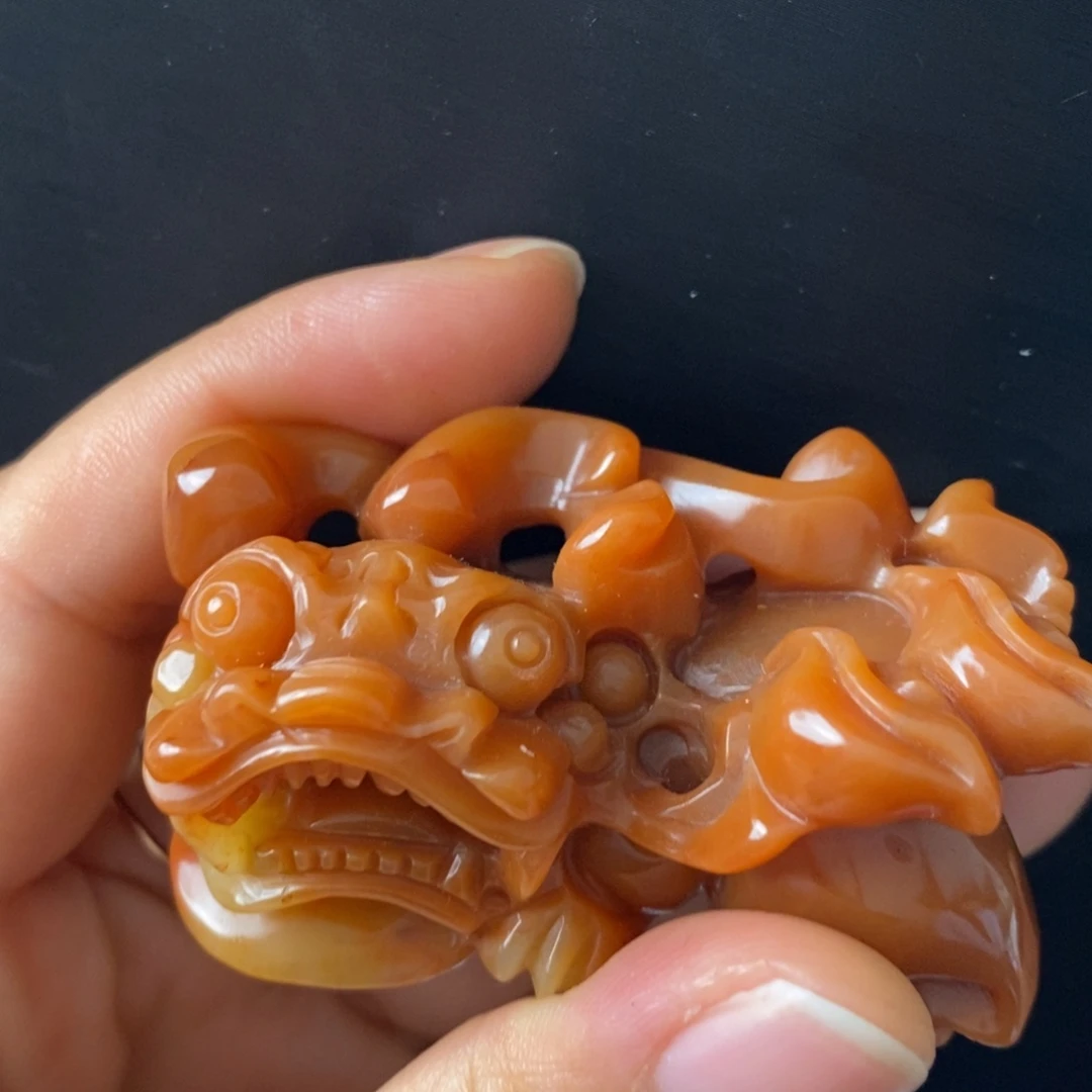 石英质玉（黄龙玉）颈饰未镶嵌/**尓三彩料