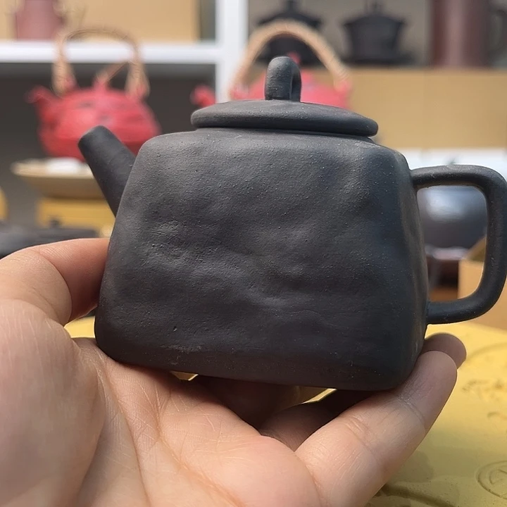 正品店老板一名自称被抓