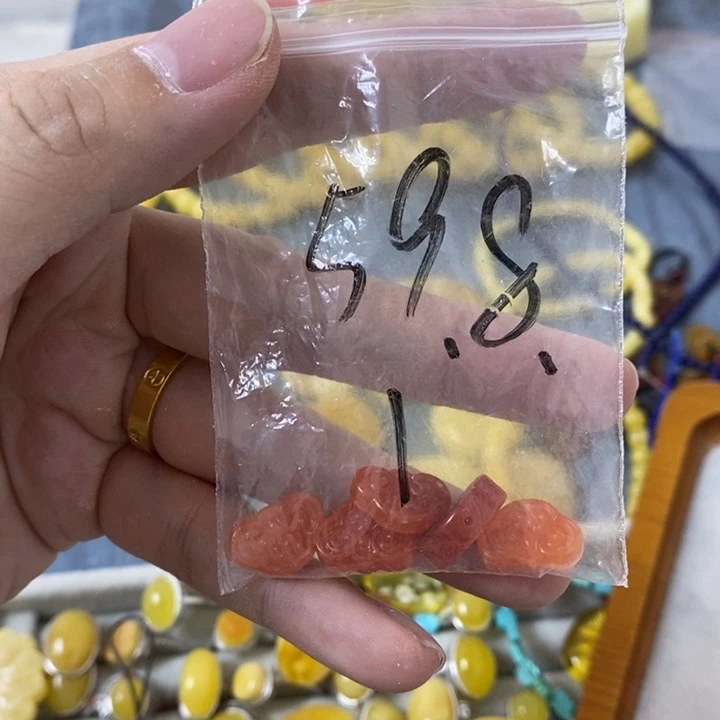 蜜蜡裸石未镶嵌多样性发货其一