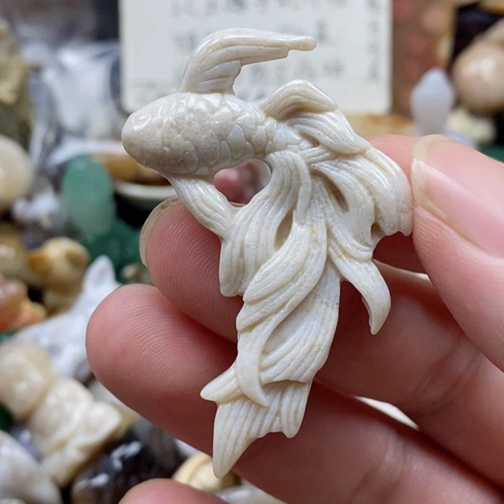 硅化珊瑚（珊瑚玉）未镶嵌颈饰