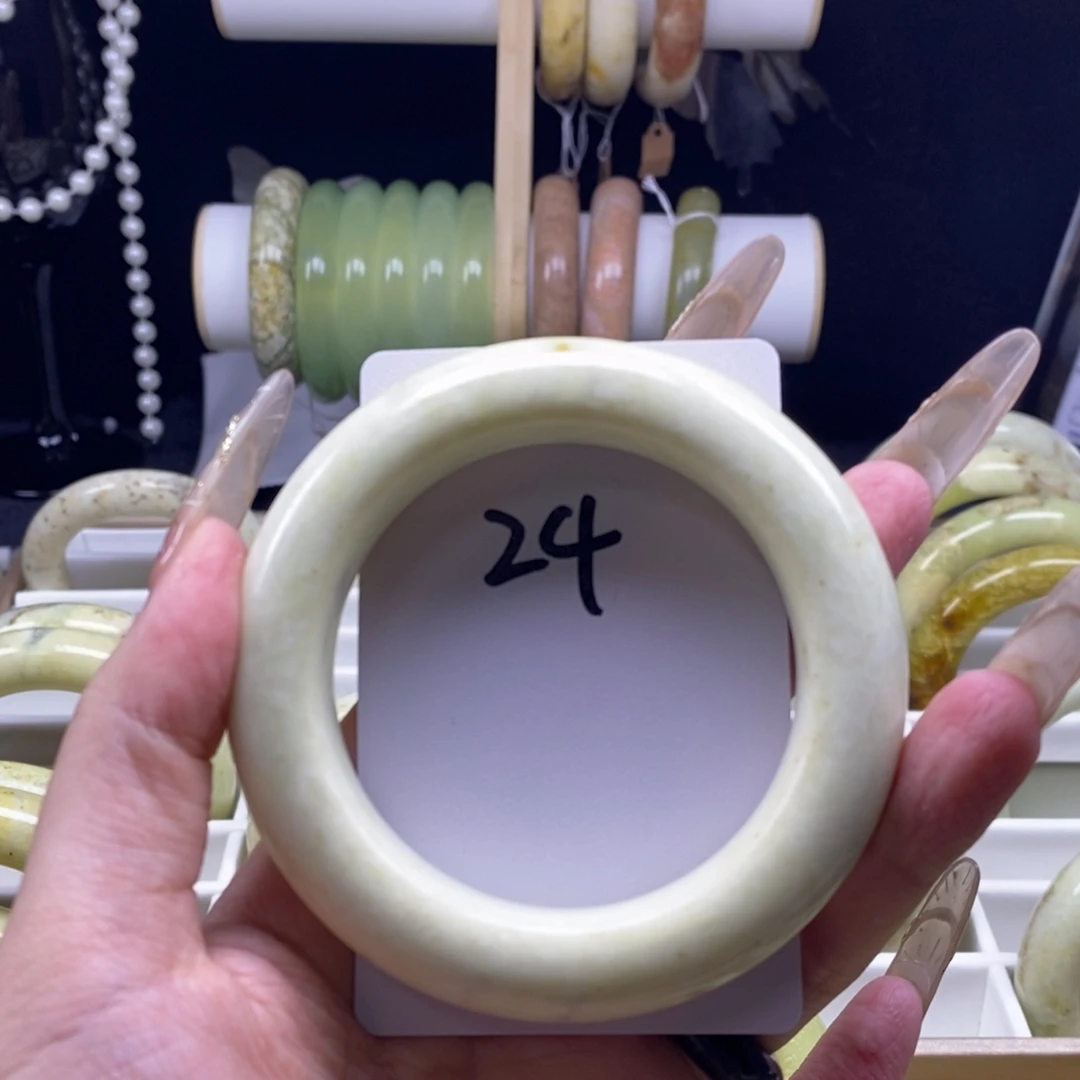 蛇纹石玉未镶嵌手镯55.9