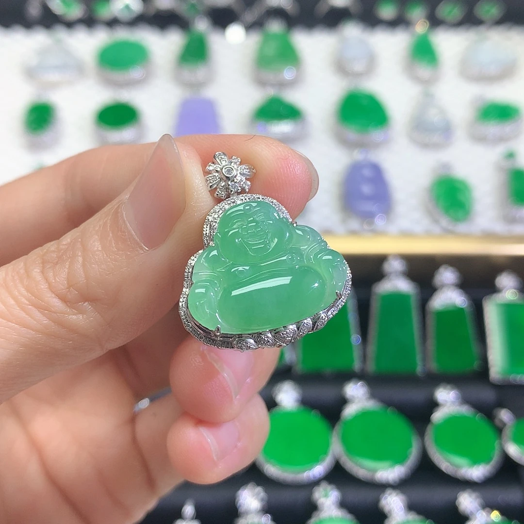 颈饰18K金镶嵌翡翠吊坠