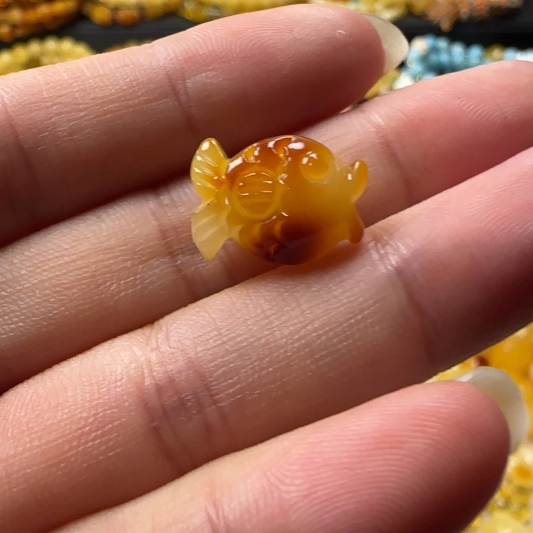 蜜蜡未镶嵌颈饰蜜蜡俏色小鱼