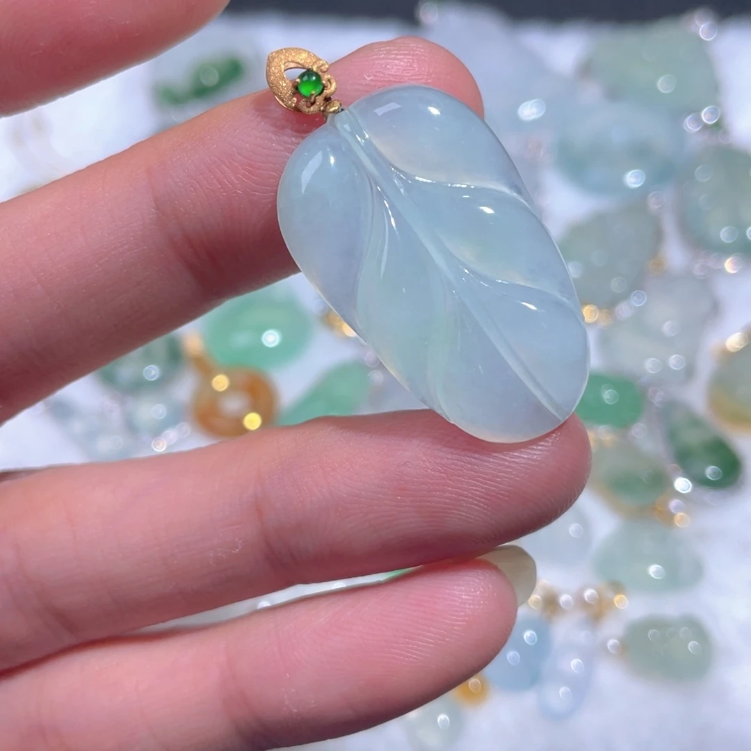 翡翠18K金镶嵌颈饰翡翠