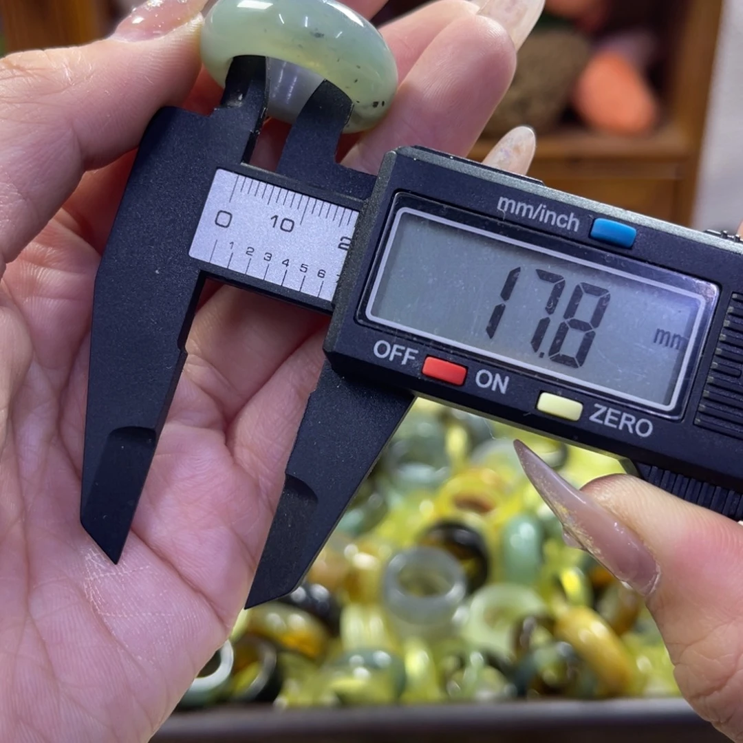 蛇纹石玉未镶嵌手镯瑕疵102