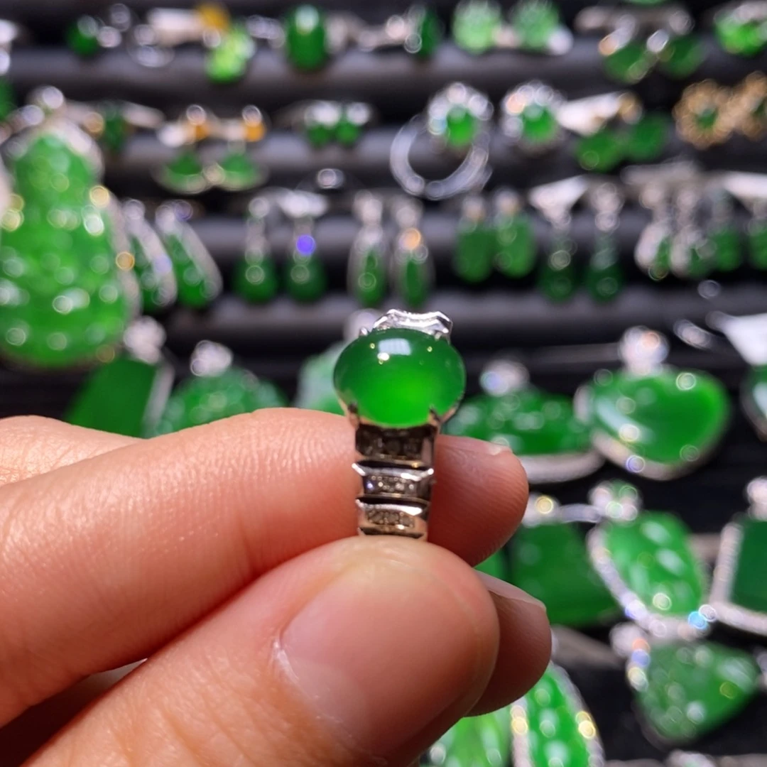 翡翠戒指18K金镶嵌天然翡翠