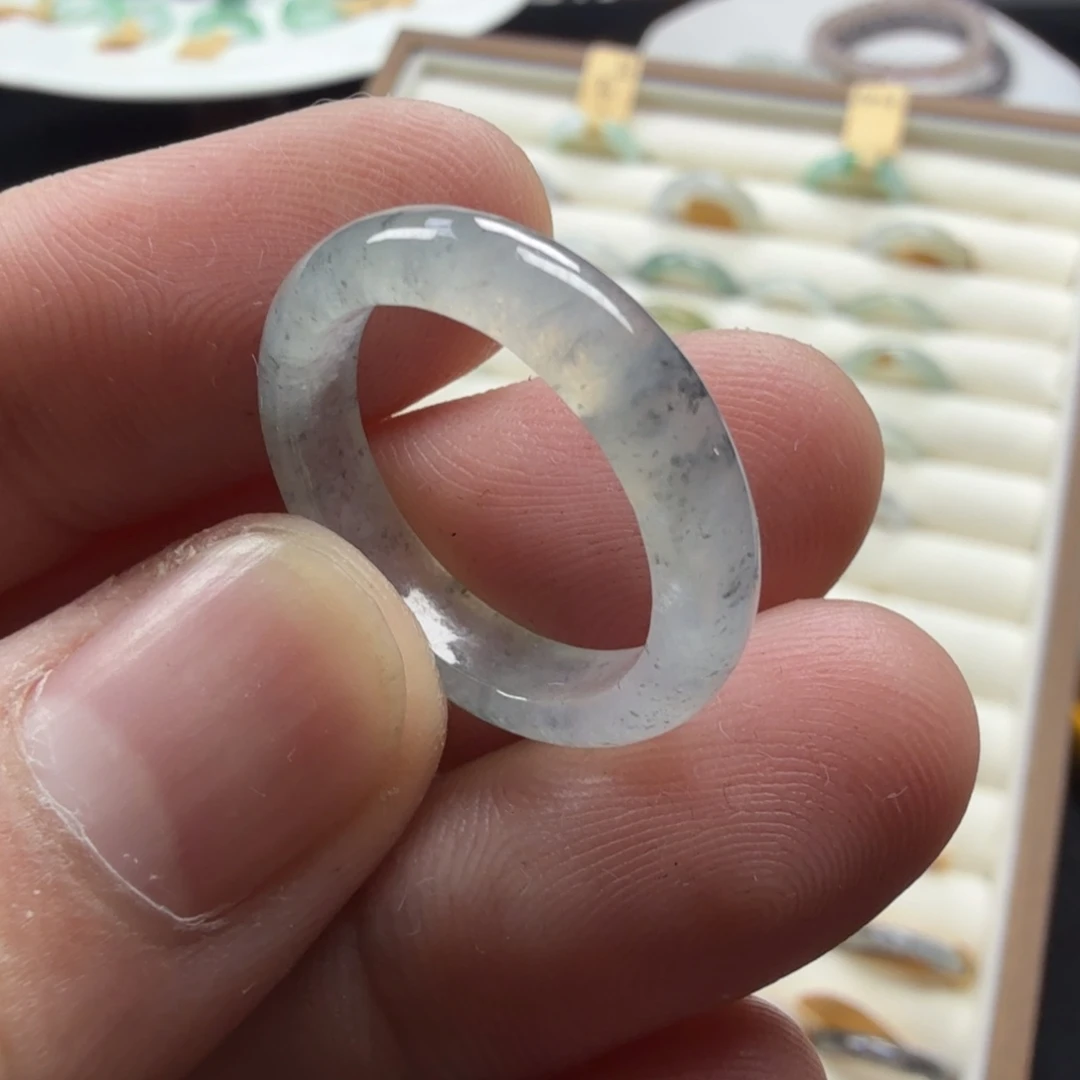 阿***兰翡翠未镶嵌戒指乌鸡