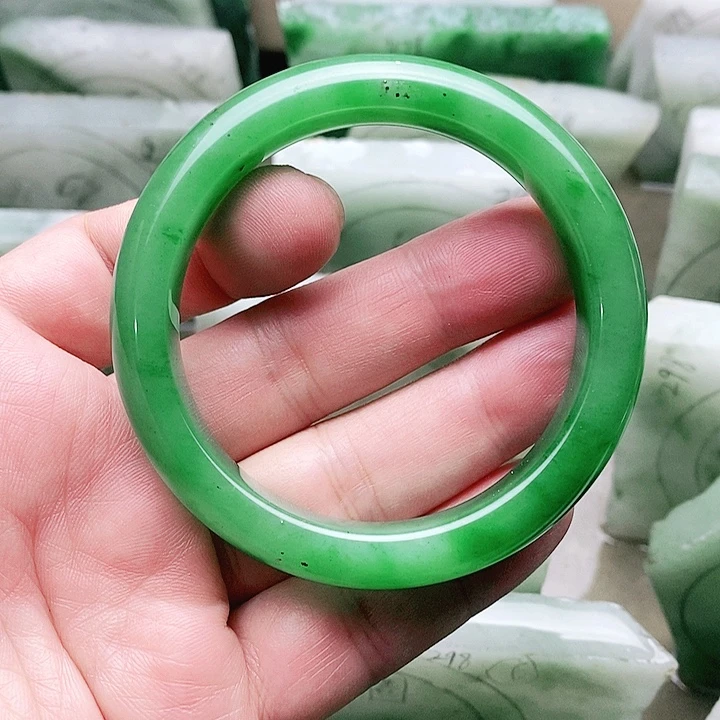 玉***所石英质玉未镶嵌吊坠