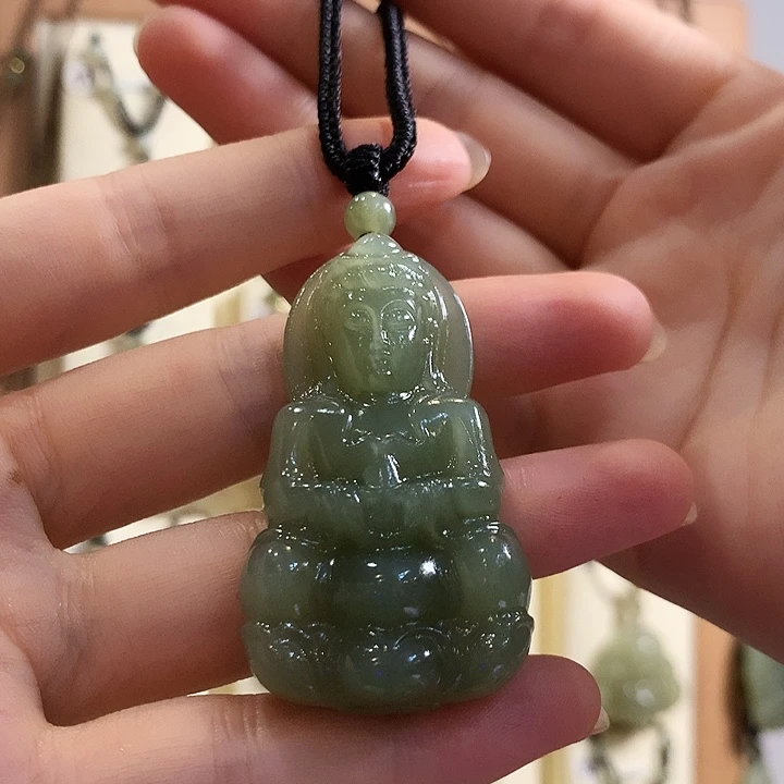 和田玉未镶嵌颈饰玉****?