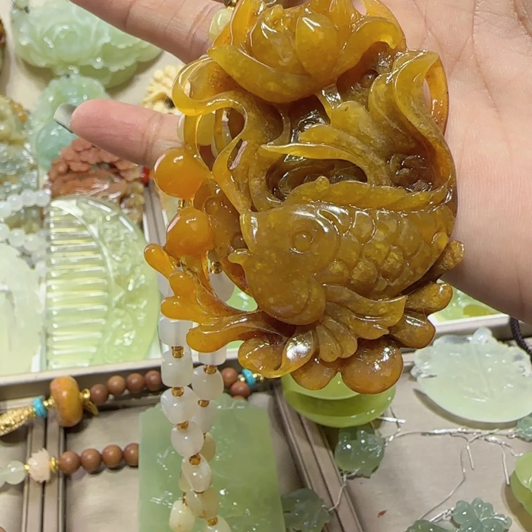 未镶嵌蛇纹石玉吊坠