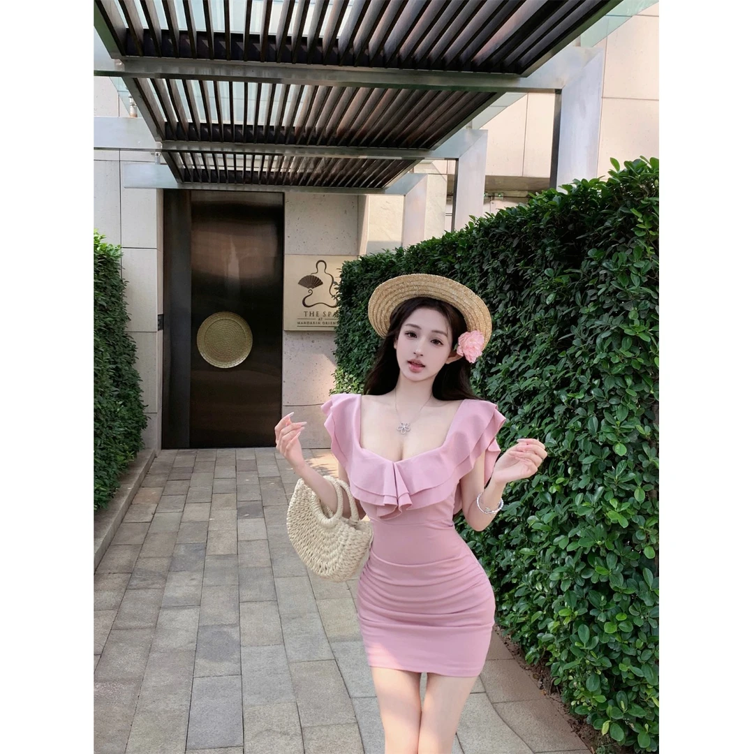法式粉色方领小飞袖连衣裙女夏季气质修身短裙甜美收腰包臀裙子