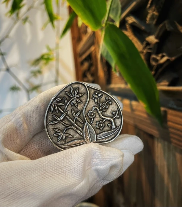 800银银制品 清末老银梅竹双清皮球花桃型小盒纯手工古风民族风