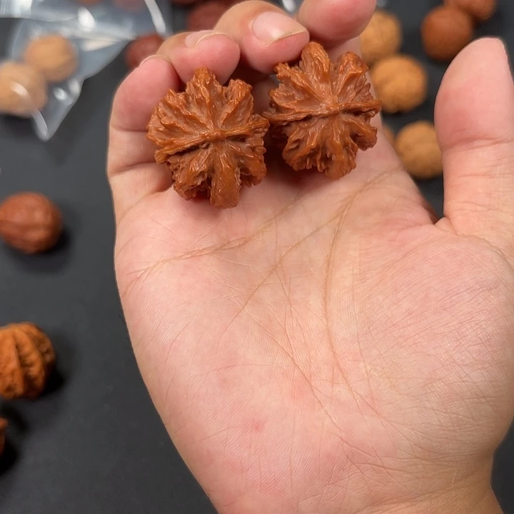 吊坠文玩核桃秦岭帝王花