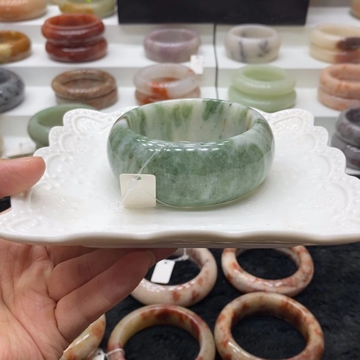 石英质玉未镶嵌手镯60