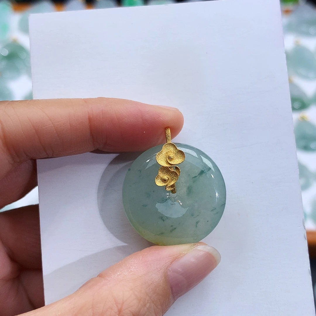 翡翠18K金镶嵌颈饰翡翠吊坠