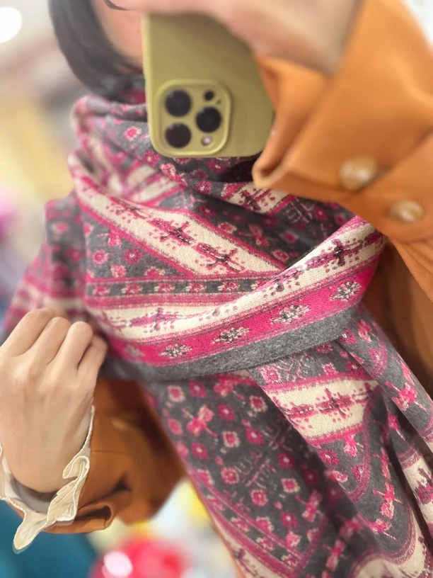 时尚OL女印花加厚冬季时尚民族风披肩围巾