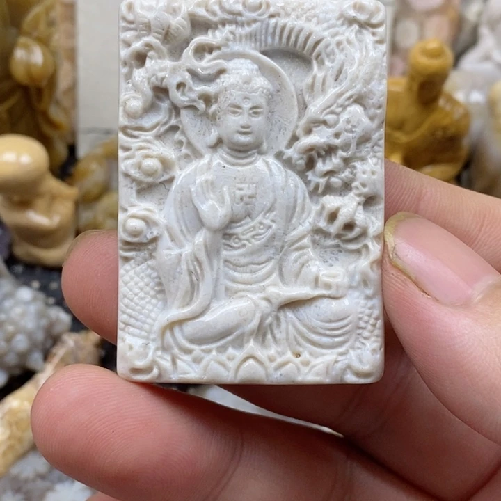 颈饰未镶嵌硅化珊瑚（珊瑚玉）