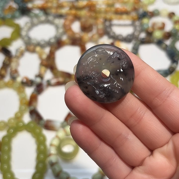 蛇纹石玉未镶嵌吊坠