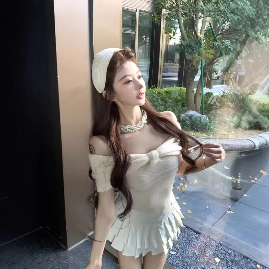 白色一字肩修身纯欲辣妹上衣女装2025夏季显瘦扭结设计感短袖T恤