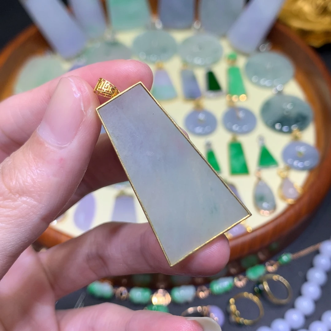 翡翠吊坠(不含链)18K金镶嵌