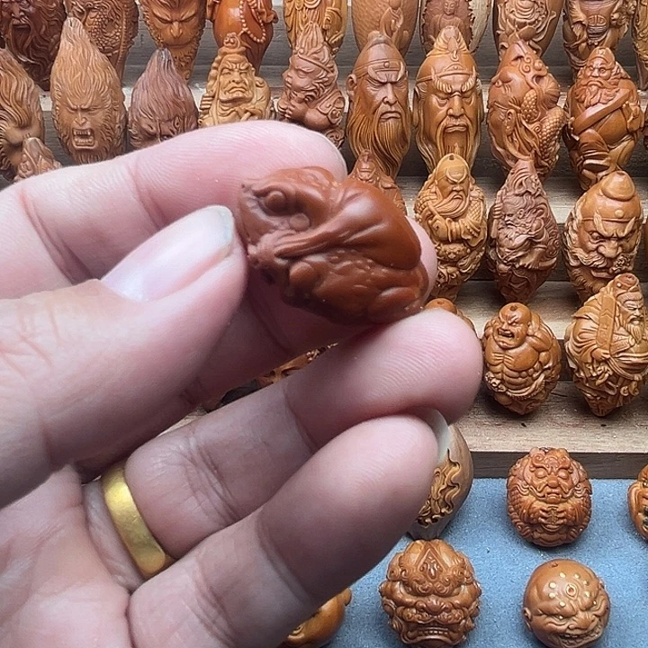 吊坠橄榄核19金蟾