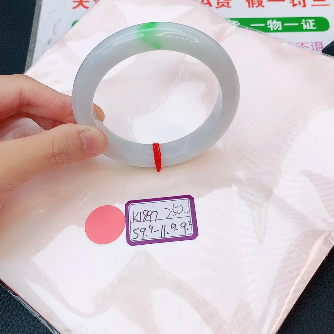 翡翠手镯未镶嵌翡翠