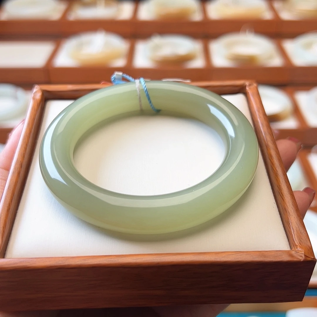 和田玉手镯未镶嵌56