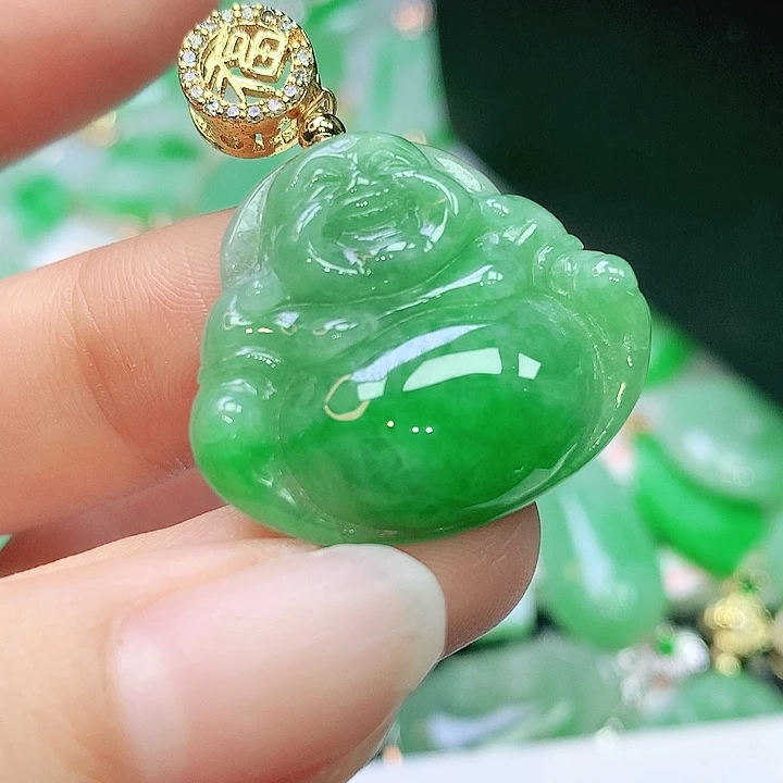 翡翠未镶嵌颈饰多样性发其一