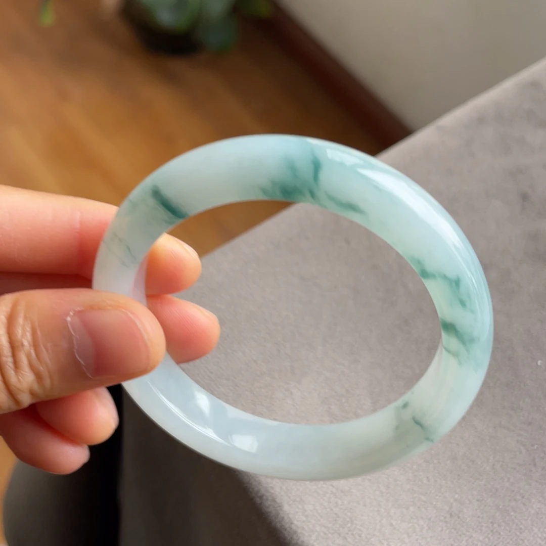 翡翠未镶嵌手镯飘花