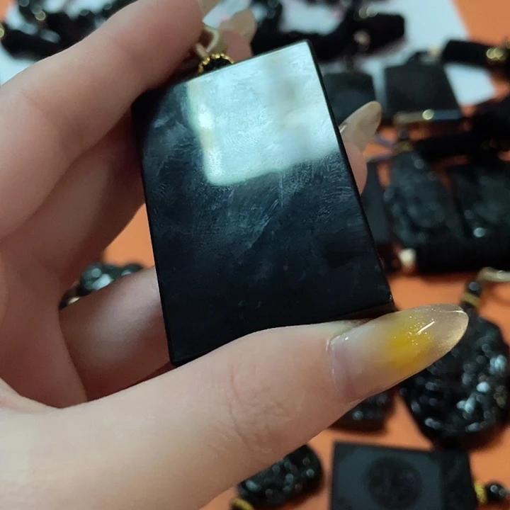 翡翠颈饰未镶嵌飞****k