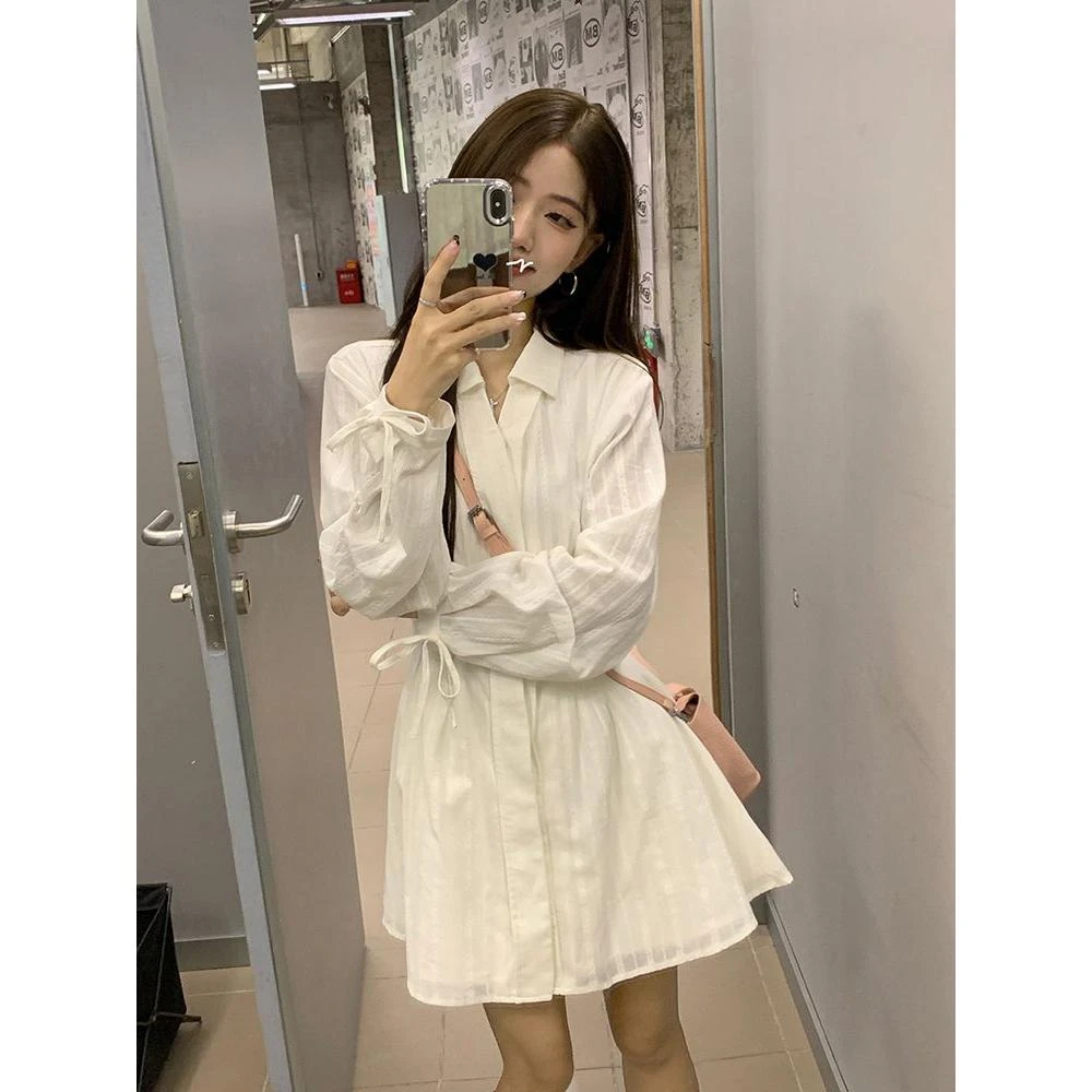 早秋韩系白色小翻领长袖连衣裙女新款设计感系带显瘦收腰A字短裙