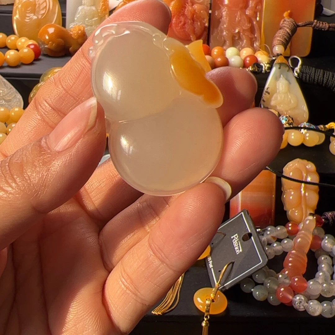 石英质玉（黄龙玉）未镶嵌颈饰