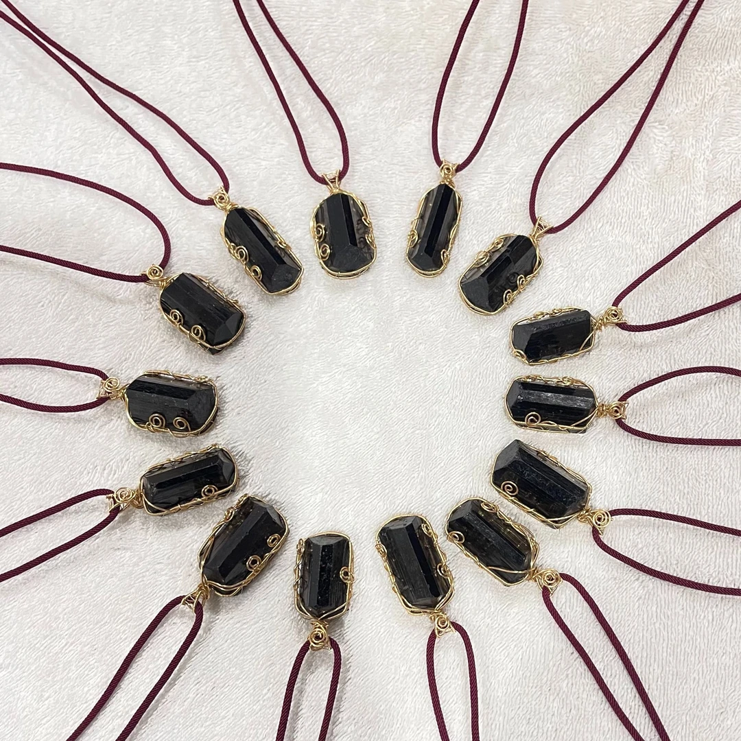 天然精品黑碧玺原石吊坠合金镶嵌（多样性发货）随机发其一