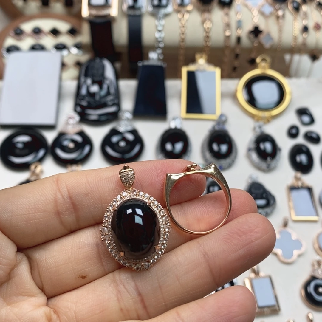 翡翠18K金镶嵌戒指