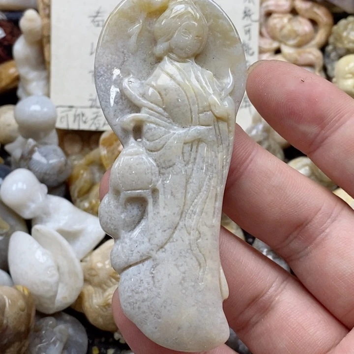 颈饰未镶嵌硅化珊瑚（珊瑚玉）有瑕