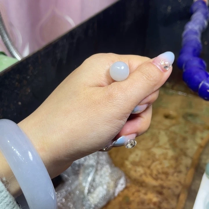 了***尘定制翡翠未镶嵌边角料