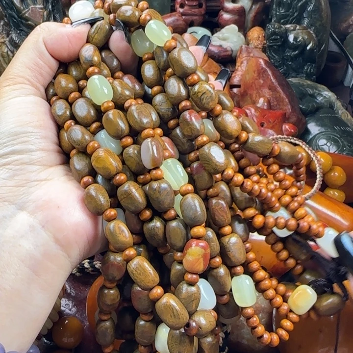 未镶嵌透闪石质玉珠宝奇石