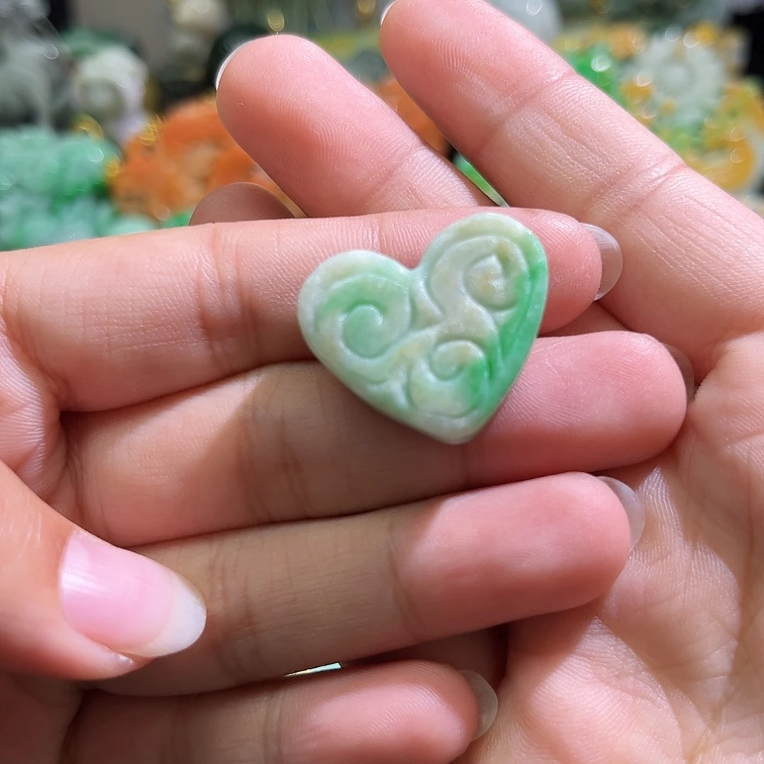 翡翠未镶嵌颈饰待编织